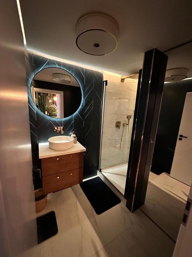 Appartamento Skyline Elegance With Free Parking Bratislava Esterno foto
