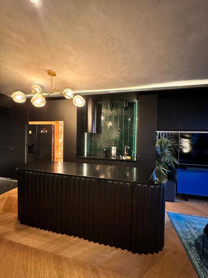 Appartamento Skyline Elegance With Free Parking Bratislava Esterno foto