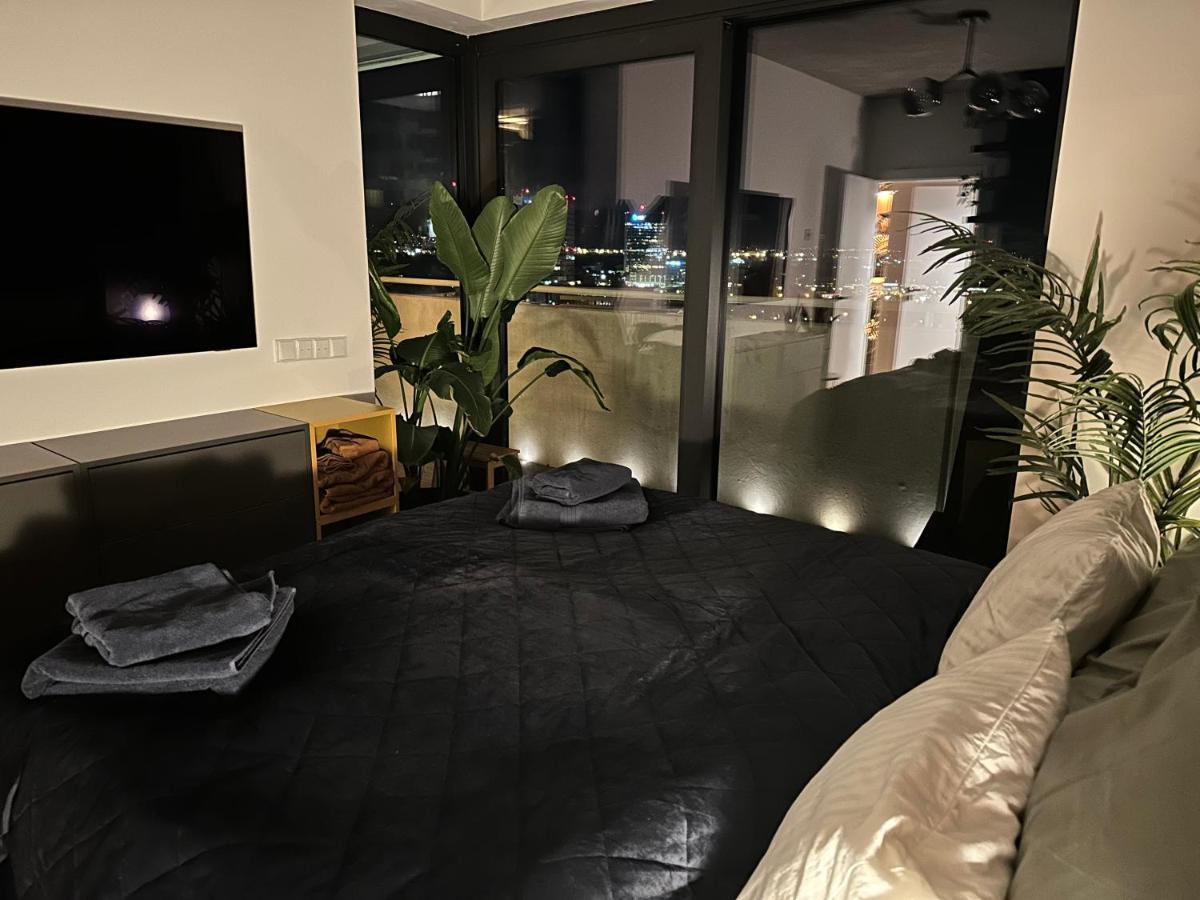 Appartamento Skyline Elegance With Free Parking Bratislava Esterno foto