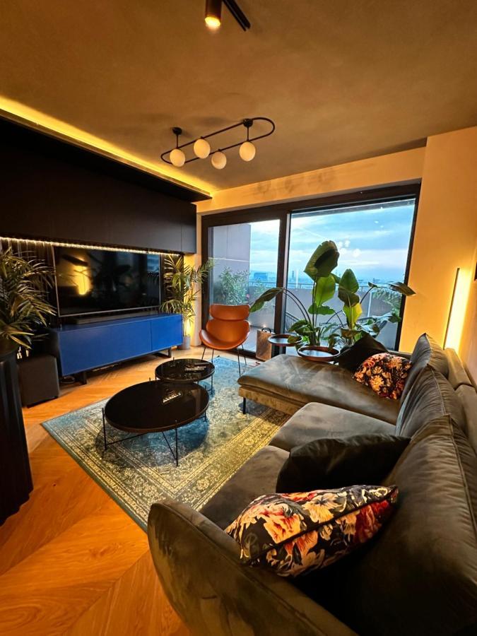 Appartamento Skyline Elegance With Free Parking Bratislava Esterno foto