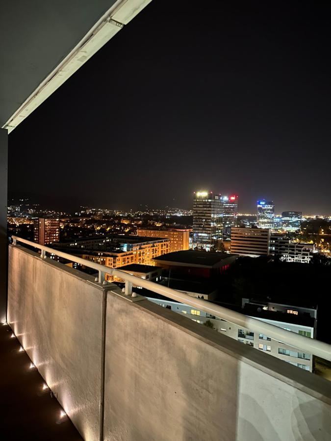 Appartamento Skyline Elegance With Free Parking Bratislava Esterno foto