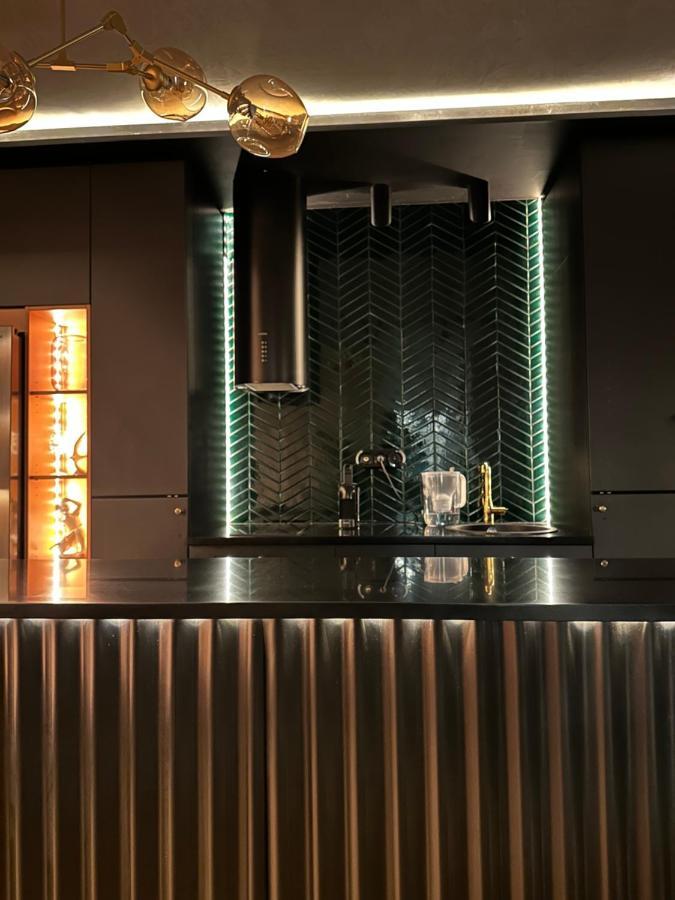 Appartamento Skyline Elegance With Free Parking Bratislava Esterno foto