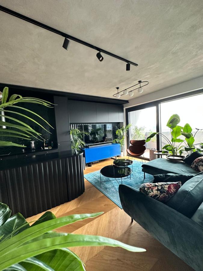 Appartamento Skyline Elegance With Free Parking Bratislava Esterno foto